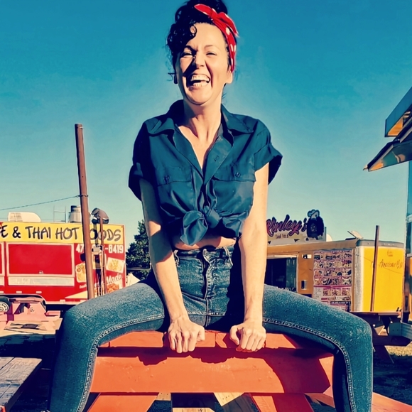 Meet your Posher, Crystal - Picture 1 of 2